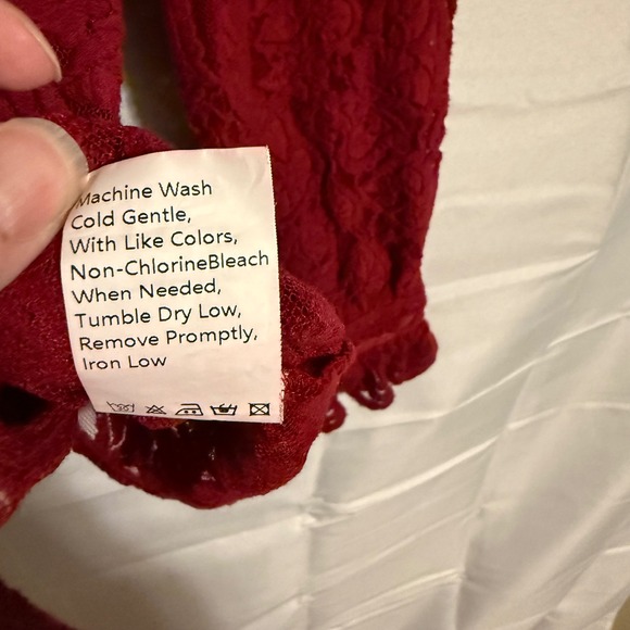 Elegant Red Lace Blouse - Picture 6 of 10